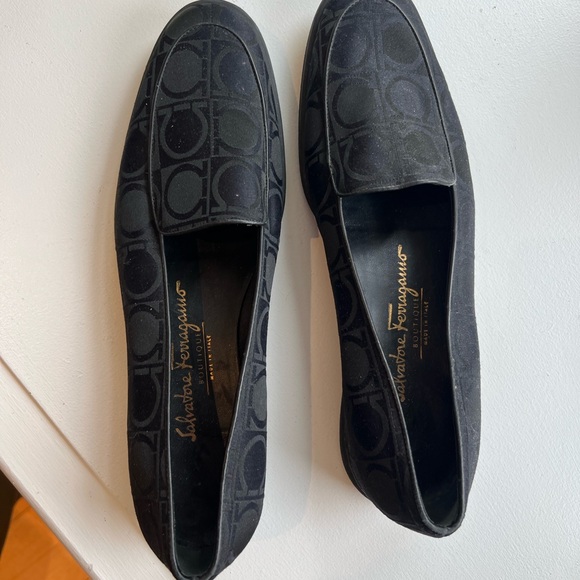 Salvatore Ferragamo Women’s Black Flats - Picture 4 of 7